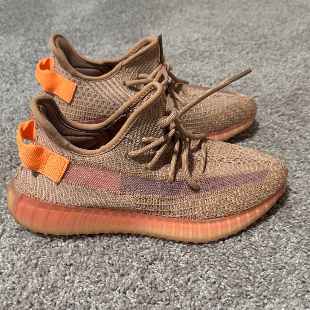 LIKE NEW YEEZY 350 CLAY